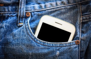 Danger for fertility: Cell phone in the pocket. Foto: Fotolia.de